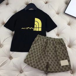 Summer New Fashionable Set for Boys and Girls Short sleeved T-shirt and Shorts High end Fashion Two piece Set for Big Boys