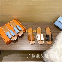 Oran Sandals Summer Leather Slippers Sewn Style Womens 2024 Summer New External Wear Flat Bottomed One Line Mop Square Head Flat Heel Sandals C have logo HB2QEP