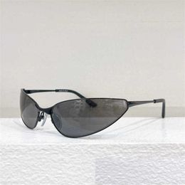 Sunlasses style metal sunlasses fr men and wmen Instaram influencers with the same futuristic technly BB0315 89SR