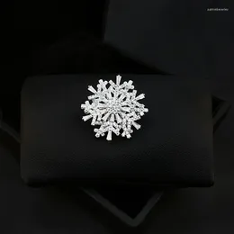 Brooches Luxury Spinning Snowflake Brooch Creative Flower Pins Women Suit Neckline Corsage All-Match Clothes Accessory Jewelry Gifts 3606