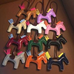 Designer Keychains Lanyards Luxury Bag Charms Key Chains PU Leather Schnauzer New Fashion Designer Keychain Accessories Animal Pendant Cartoon Horse Keyrings Rin