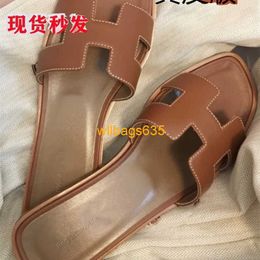 Oran Sandals Summer Leather Slippers Summer New Classic Slippers for Travel Wear Beach and Beach Outerwear Leather Flat Bottomed One Line San have logo HB34G1