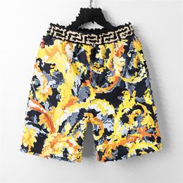 Calças de praia, novo shorts soltos de verão masculino, calças cinco peças, tendência masculina, impressão de ponta de ponta de ouro