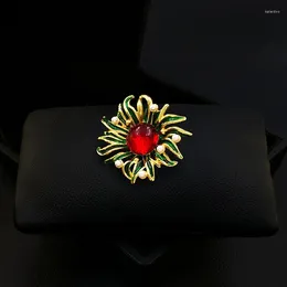 Brooches 1828 Exquisite High-End Red Flower Brooch Antique Style Vintage Corsage Luxury Women's Suit Enamel Pin Accessory Clothes Jewellery