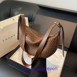 Factory Outlet Wholesale Bottgss Ventss Tote bags for sale 2023 New Single Shoulder Bag Woven Pattern Indentation Large Capacity Wind Simple With Real Logo