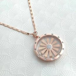 Pendant Necklaces Jewellery Italian Niche Snowflake Necklace Plated with 18k Rose Gold Fashionable and Light Luxury