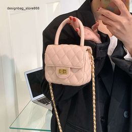 Stylish Handbags From Top Designers Fashion Classic Small Fragrance Mini Parent-child Childrens Girls Portable Msenger Chain Accsori Bag Womens