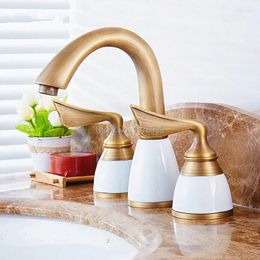 Bathroom Sink Faucets Dual Holder Three-hole Widespread Faucet Split Body 3 Hole Handle Antique Brushed Brass J16956