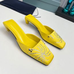 Ciabatte in raso di seta Ciabatte Scarpe da donna Pantofole con tacco firmate Sandali con tacco da barca Scivoli Slingback Décolleté Scarpe da abito bianco Scarpe da sera di lusso di alta qualità