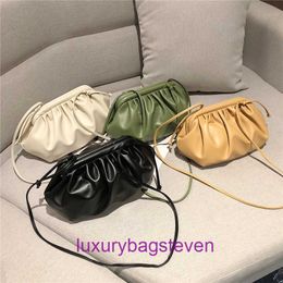 Wholesale Top Original Bottgss Ventss Pouch tote bags online shop 2024 hand held cloud bag womens new summer French design texture undera With Real Logo