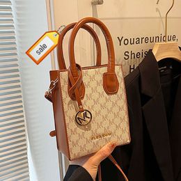 Shop Online Exit Mobile Phone Bag Womens Crossbody 2024 New Western Style Small Versatile Lingge High Quality Texture Shoulder Handbag