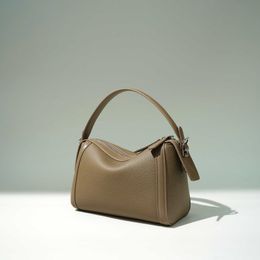 Boston Bags Top Layer Cowhide Bag Has a Minimalist Texture and the One Shoulder Crossbody Sense of Niche Design