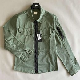 Мужские куртки Нейлоновая окрашенная одежда Универсальная верхняя рубашка Мужская повседневная молния Открытый ветрозащитный спортивный костюм Пальто Размер M-xxl Черный Армейский зеленый