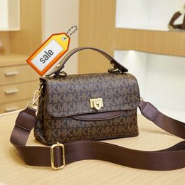 Shop Online Exit 2024 Womens Bag New Product Small and Luxury Design Printed Handheld Multi Compartment Popular