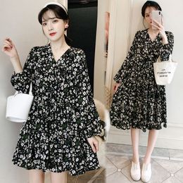 Loose dress, chubby MM chiffon long sleeved floral medium length, loose V-neck, covering belly, slimming effect, suitable for pregnant women to wear