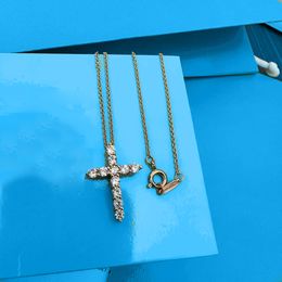 Pendant Luxury Women Necklaces Cross Diamond Necklace Designer Fashion Classic Never Fading Jewellery Ideal Charm Silvery Nice