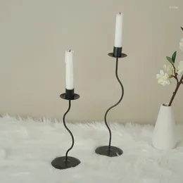 Candle Holders European Simple Metal Black Curved Holder Creative Retro Wrought Iron Room Home Decoration Desktop Stick Stand