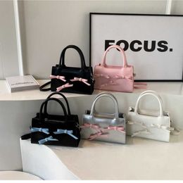 Shoulder Bags Popular Designer Handbags Bow Fashion Tote Bag For Womens Texture Single Shoulder Bag Commuting Crossbody 240311