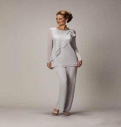 2022 Elegant Plus Size Silver Mother039s Pants Suit For Mother of The Bride Groom Beaded Chiffon Wedding Party Evening Gowns Pr3697837