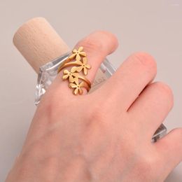 Wedding Rings Stainless Steel Flower Ring For Women Elegant Temperament Fashion Trendy Charm Waterproof Finger Jewelry Wholesale