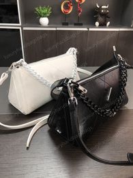 Tasarımcılar Çanta Kalitesi Çanta Aksiller Tepe Lüksleri Çanta Eşekçi Çantası Mini Kapitone Çanta Kadınlar Deri Çanta Crossbody Siyah Omuz Zincir Çantası Deri 25cm WYG