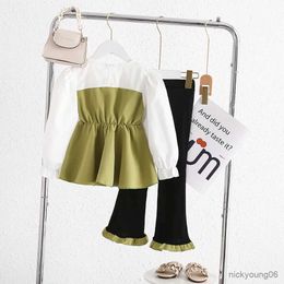 Set di abbigliamento 2023 Primavera Autunno Bambini Ragazze Manica lunga Falso Top Camicie Pantaloni svasati 2 pezzi vestiti adatti per ragazze Abbigliamento moda set