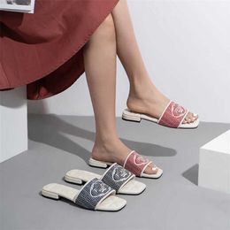 17% OFF Sapatos esportivos 2024 P Família Moda Bordados Sandálias Baixas Sapatos Slides Casuais Uma Peça Salto Grosso Chinelos Femininos