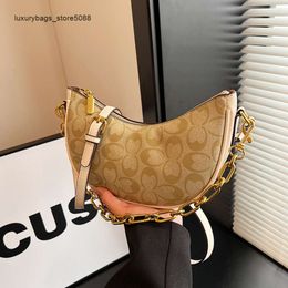 Factory Clearance New Hot Designer Handbag French Fashion Bag Womens New High End Bun Unique Dign Simple Shoulder