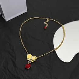 Collana di moda Collana di marca di lusso da donna Collana con pendente a lettera famosa Catena hip-hop femminile Collane in acciaio inossidabile placcato oro 18 carati Gioielli da sposa 10 stili