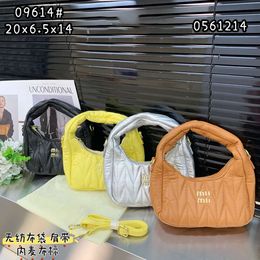 Vendita di liquidazione della borsa di design 2024 Nuova borsa sotto le ascelle a spalla alta Hebei Baigou da donna