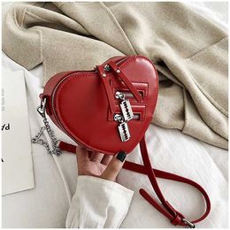 Shoulder Bags Fashion Valentine's Day Designer Handbags Love Chain Small CrossBody Bag Western Style Womens Tote 240311