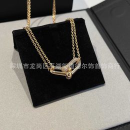 Designer-V-Gold-Material, mit Diamanten besetzte Hufeisen-Doppelring-Halskette, handgefertigte Kette, hochwertiges Schlüsselbein von Tiffay und Co