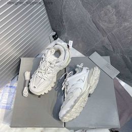 Kleid Schuhe Box OG mit Original Luxusmarke Männer Frauen Casual Designer Track 3 3.0 Triple Weiß Schwarz Sneakers Q240316