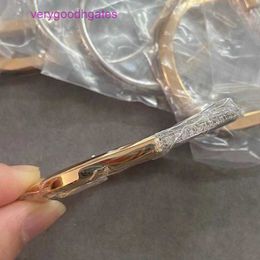 Tifaniym classic New V Gold Plating Mijin Fashion Lock Colourful Half Diamond Bracelet with Hand Set CNC High Edition S3SF