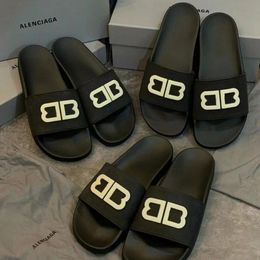 Sandálias chinelos slides masculino letras clássicas preto branco preto e branco combinando cores femininas e masculinas sandálias sandálias 78449