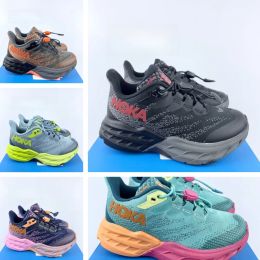 2024 Hokas Bondi Hoka 소년과 소녀를위한 Hoka 신발 Clifton 5 Primrose Fita Hot Coral Shark 회색 해안 스카이 볼트 어린이 트레이너 Toddler S