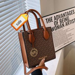 Shop Online Exit Handheld Bag Womens Vertical Small Square Large Capacity 2024 Vintage Single Shoulder Crossbody Factory Goods Fashionable and Trendy