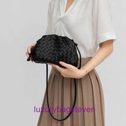 Luxury Designer Bottgss Ventss Pouch tote Bags online store Fashionable One Shoulder Woven Bag Fashion Womens Crossbody Handheld Advanced With Real Logo