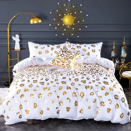 White Luxury European Royal Gold Embroidery Bedding Set 3D Duvet Cover Bed Sheet Single Double Queen Size Bedspread Pillowcases 240306