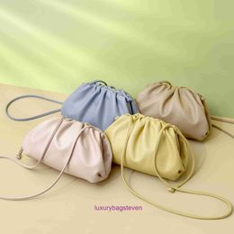Bottgss Ventss Designer Pouch Shoulder bags online shop Womens bag cloud fashion womens 2024 new underarm dumpling With Real Logo