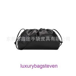 Factory Outlet Wholesale Bottgss Ventss Pouch Tote bags for sale 2024 minimalist black drawstring bag pleated cloud large capacity single With Real Logo