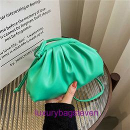 Wholesale Top Original Bottgss Ventss Pouch tote bags online shop 2024 Solid color pleated cute small bag trendy and personalized daily min With Real Logo