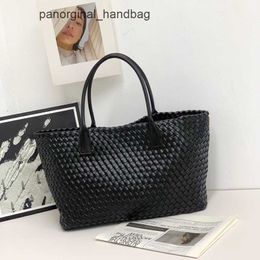 Designer Bottegs Arco Tote Venetas Bag 2024 Autumn Winter New Double sided Woven Womens Genuine Leather One Shoulder Handbag Large Capacity Shopping Vegetable Bask