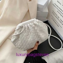 Top original wholesale Bottgss Ventss Pouch tote bags online shop 2024 new cloud bag pleated woven handbag messenger casual simple text With Real Logo