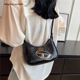 Cheap Wholesale Limited Clearance 50% Discount Handbag French Fashion Underarm Bag for Womens Summer New Colour Oblique Cross Crcent Texture One Shoulder Handheld