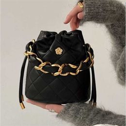 Lingge Chain Water Bucket Mountain Camellia Small Wind Diagonal Straddle Handbag 70% Off Store wholesale
