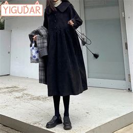 Autumn and Winter Pregnant Womens Dress Corduroy Loose Korean Edition Doll Neck Vintage Lantern Sleeves Mid length 240309