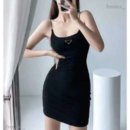 Woman Clothing Casual Dresses Short Sleeve Summer Womens Dress Camisole Skirt Outwear Slim Style with Budge Designer Lady Sexy Dresses 512