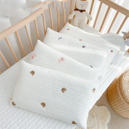 born Pillow Case Pure Cotton Soft Skin Breathable Thin Childrens Sleep Anti-dirt Removable Pillow Case Cartoon Crib Bedding 240315