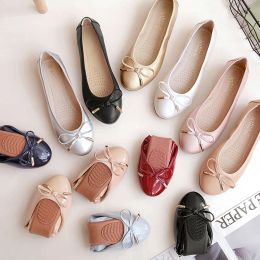 Flats 12 Colours Foldable Shoes Ladies Japanned Leather Pocket Flats Bowtie Moccasin Round Toe Chassure Femme RollUp Cake Shoes Ballet